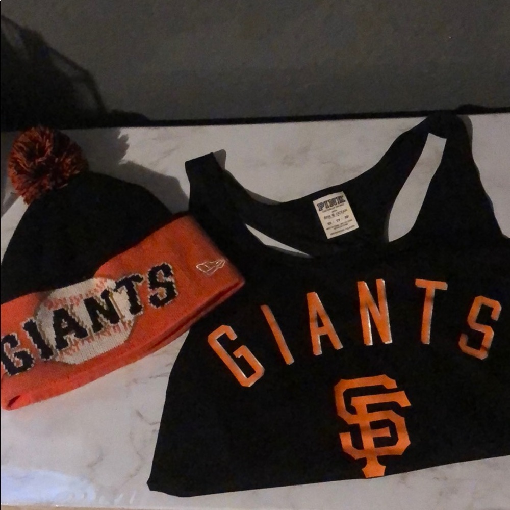 Giants tank top and beanie